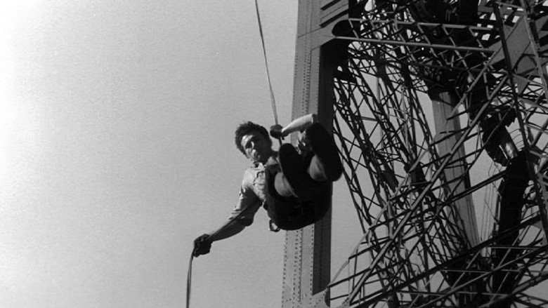 À l'Assaut de la Tour Eiffel still 1