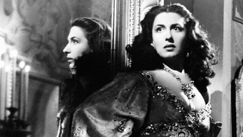 Corridor of Mirrors still 5